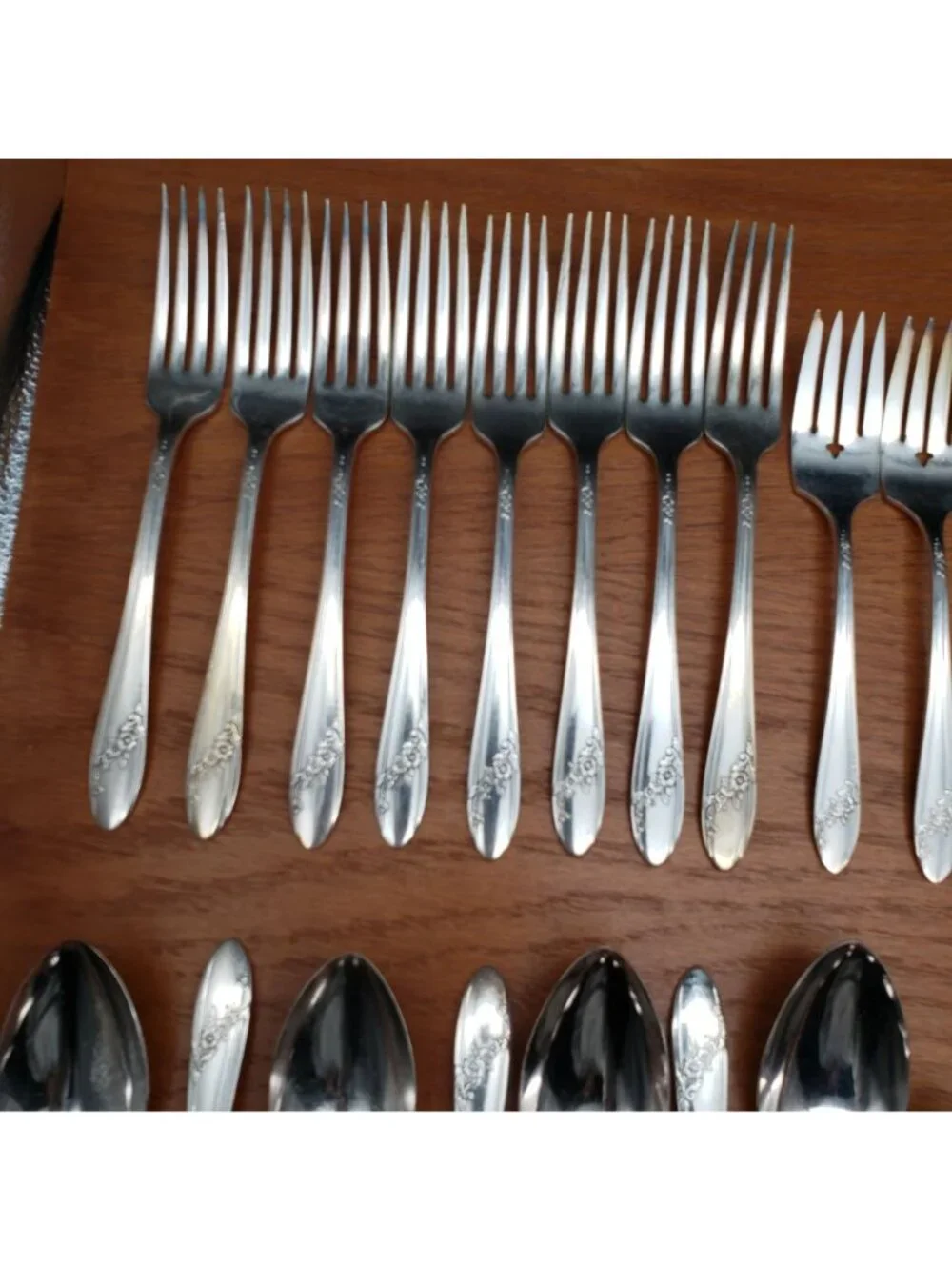 Tudor Plate Queen Bess II Flatware Set Service for 8 Oneida Silverplate